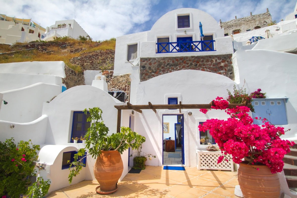 Authentic 2 Bdrm Villa with Plunge Pool & Sea View gallery image 3