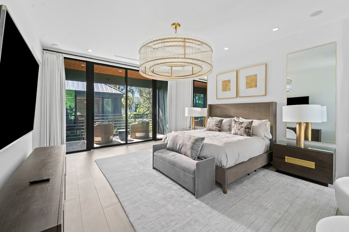 PRISTiNE New Build Mansion! 2 Masters&Heated Pool gallery image 4