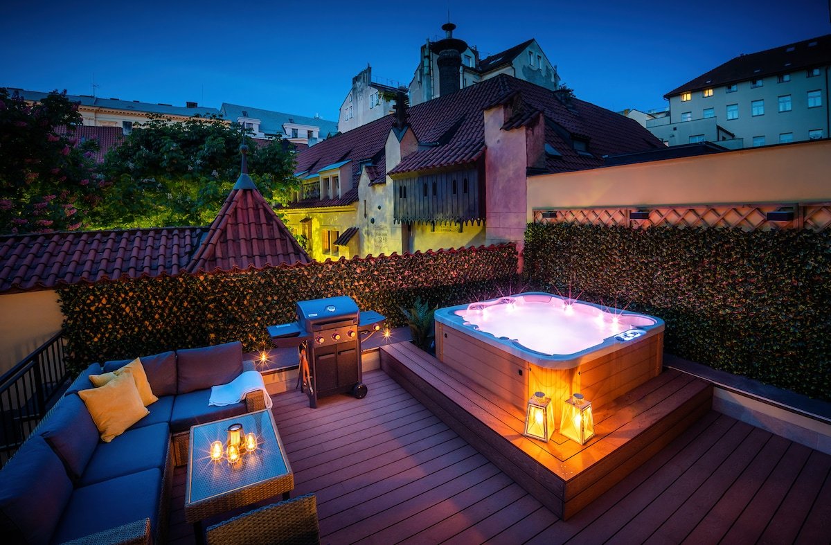 4BR+2BATH Swarovski Design Apartment + Jacuzzi gallery image 2