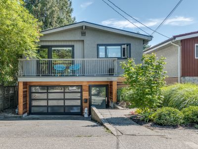 Central Modern House with View and 2 Kitchens