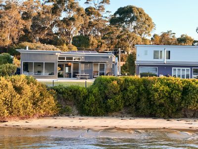 Family Friendly! Bluff Cove – Beachfront House
