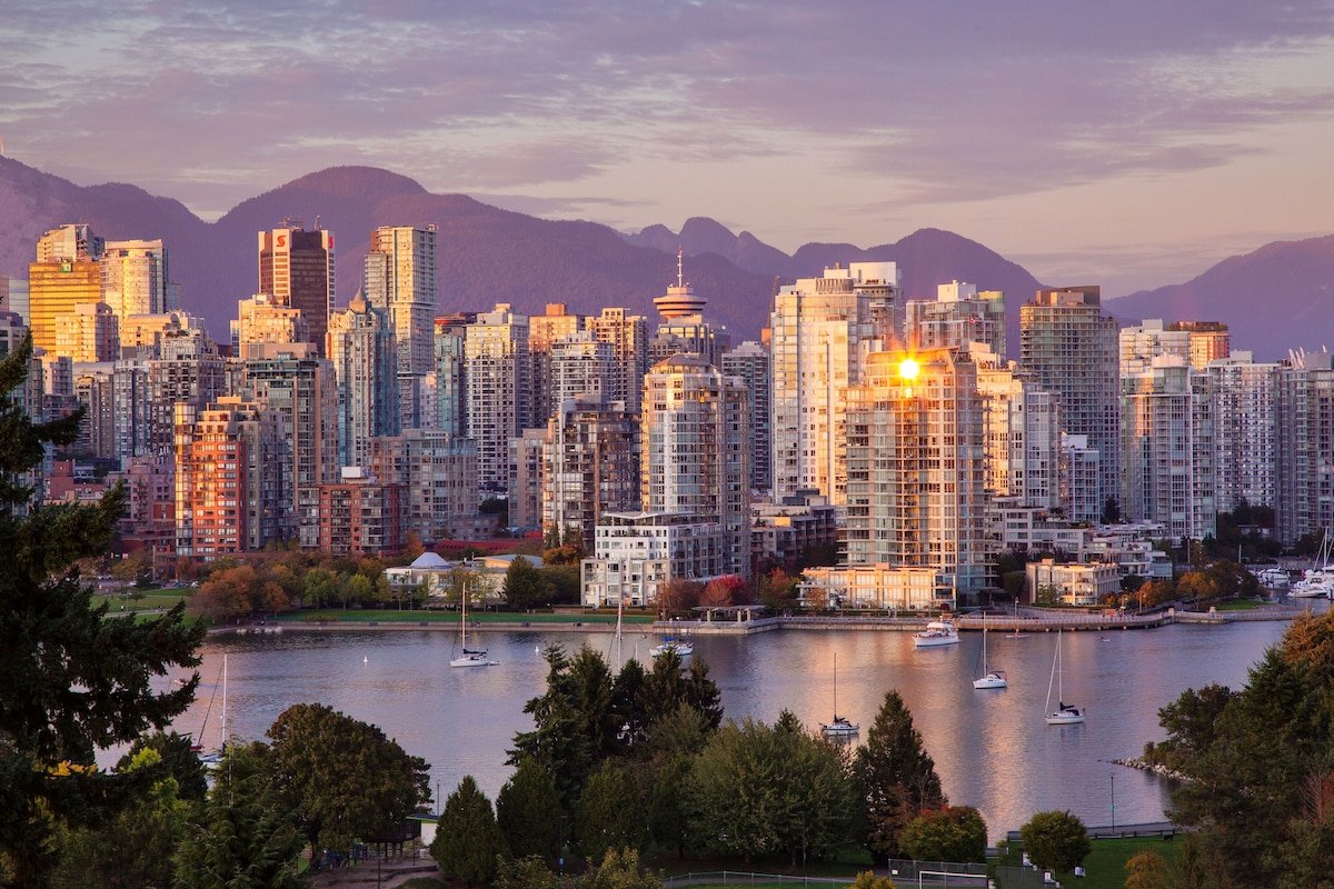 Private Haven w WOW Views / Hot Tub / Parking gallery image 5