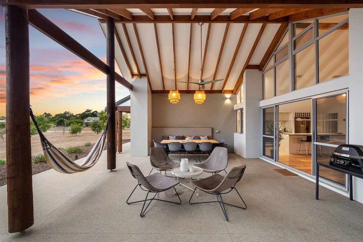 Amaroo—Luxe Hinterland Farmhouse + Studio gallery image 2