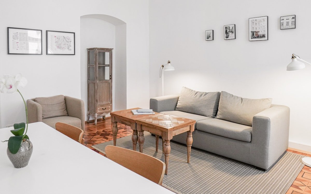 Fabulous City Center Apartment – Apt 14 gallery image 2