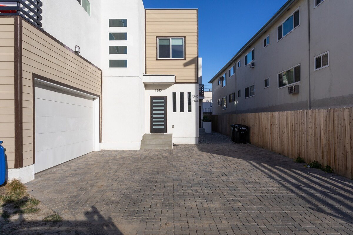 Cheerful 4BR house with parking gallery image 4