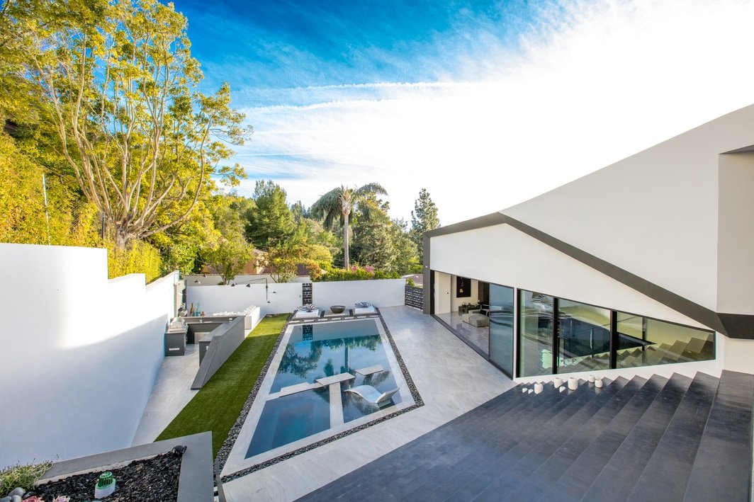 Beverly Hills Luxurious 4BR Villa w/ Pool & Views gallery image 4