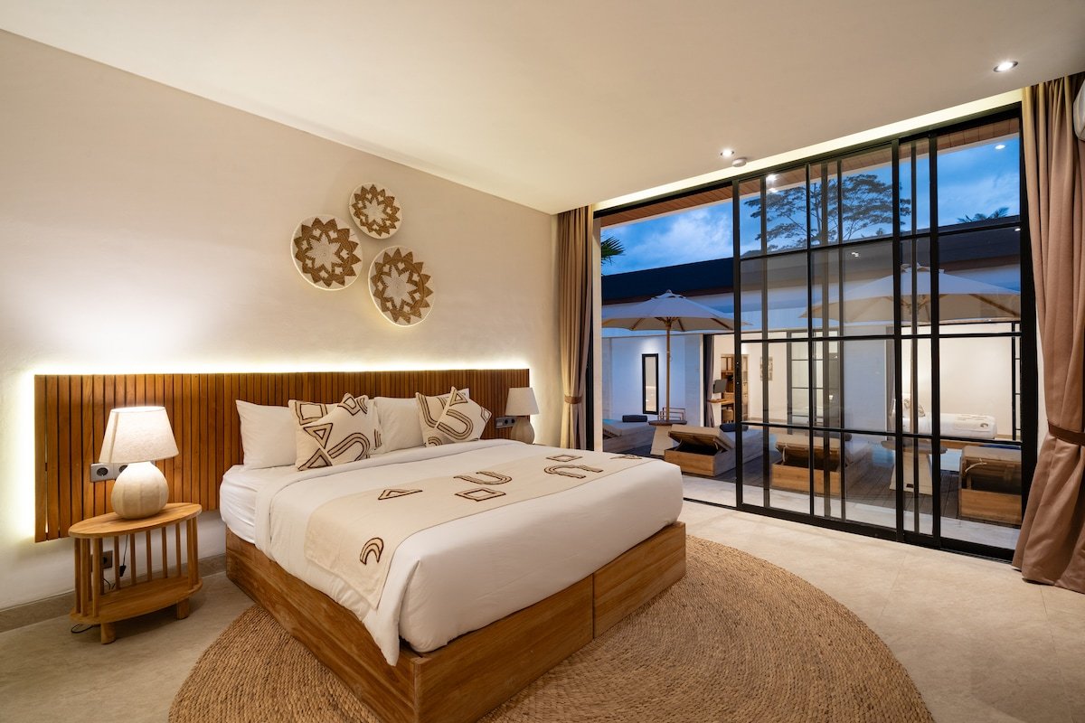 Villa Asmara : 4BR Retreat w/ Pool & Sunken Lounge gallery image 5