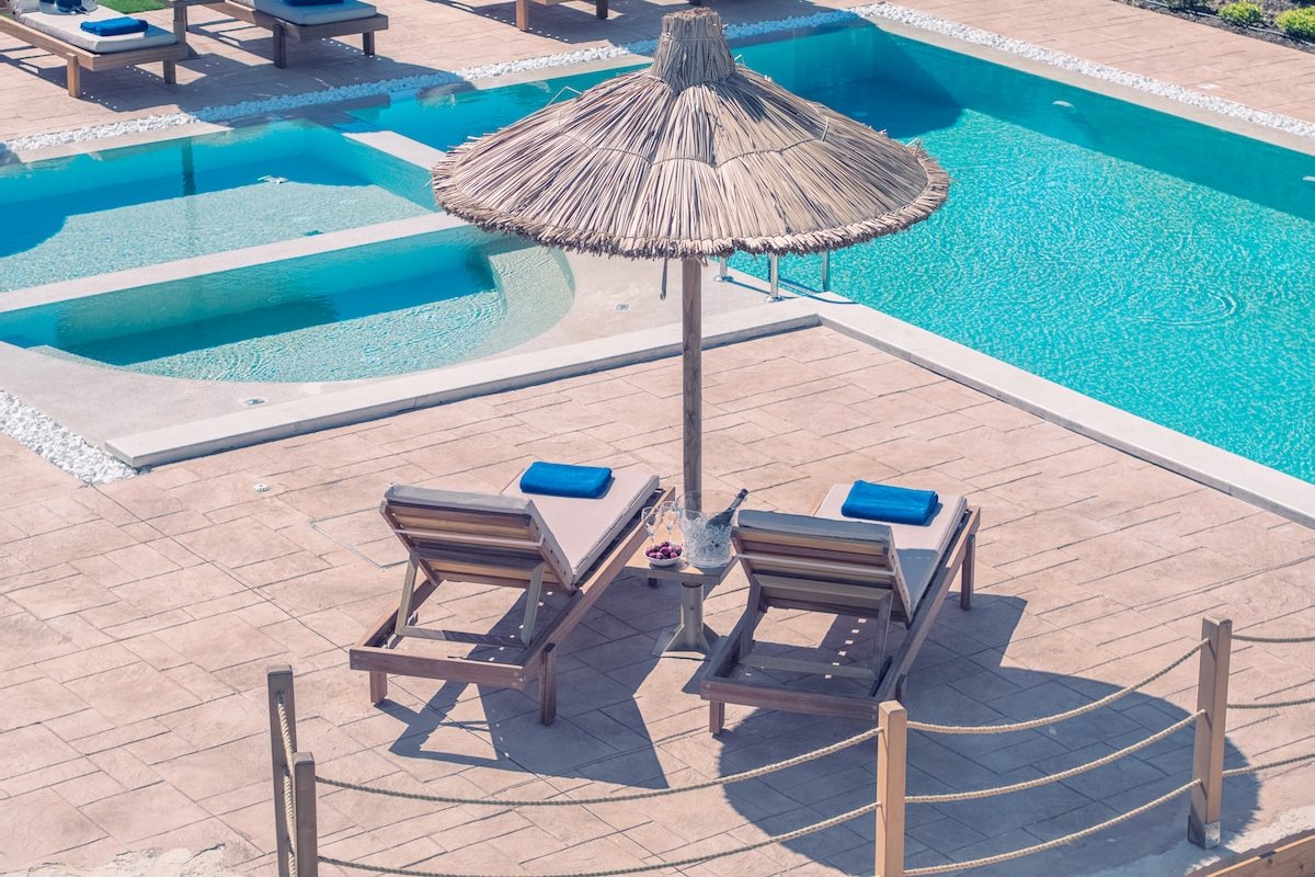 Ivoni Villa, an Iconic Summer Retreat gallery image 4