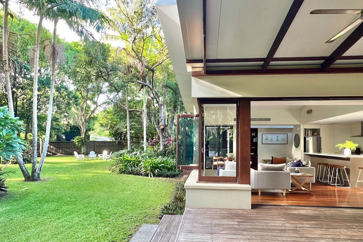 Beachfront Byron Bay – Family + Pets + Heated Pool gallery image 3