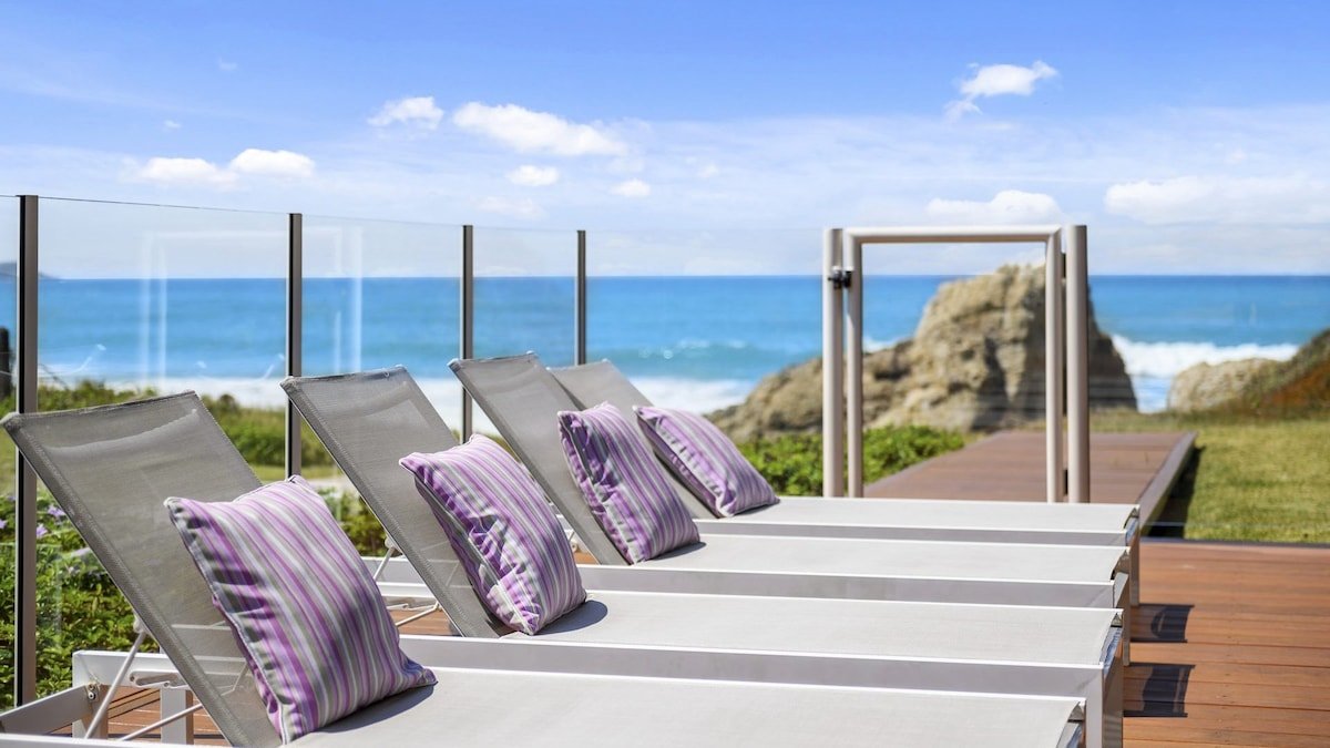 Liapari Beach House – Beach back yard, Pool, Spa gallery image 3