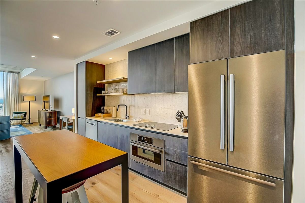 Sunset-View 2BR Riverfront Natiivo Austin 27th-fl gallery image 5