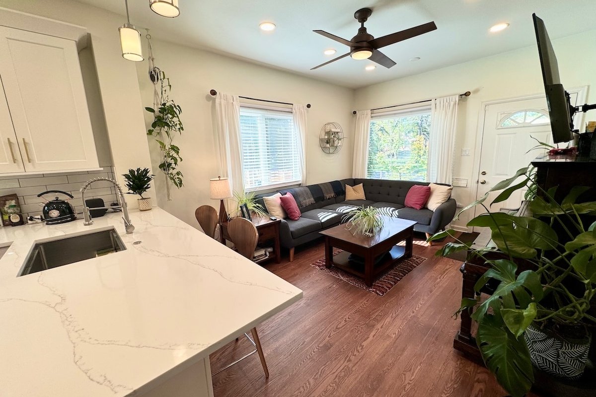 Spacious 5 bed / 4 bath in Gorgeous Park Hill gallery image 5