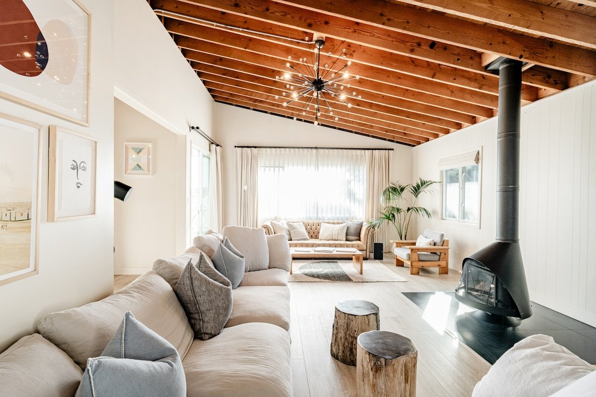 Ocean view. Walk to Carbon Beach. Upscale home gallery image 4