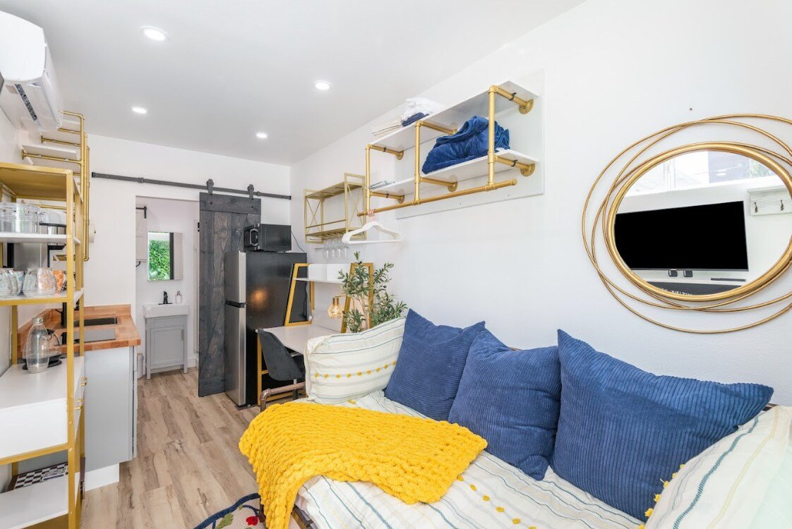 Luxury Living with Au Pair Unit gallery image 3