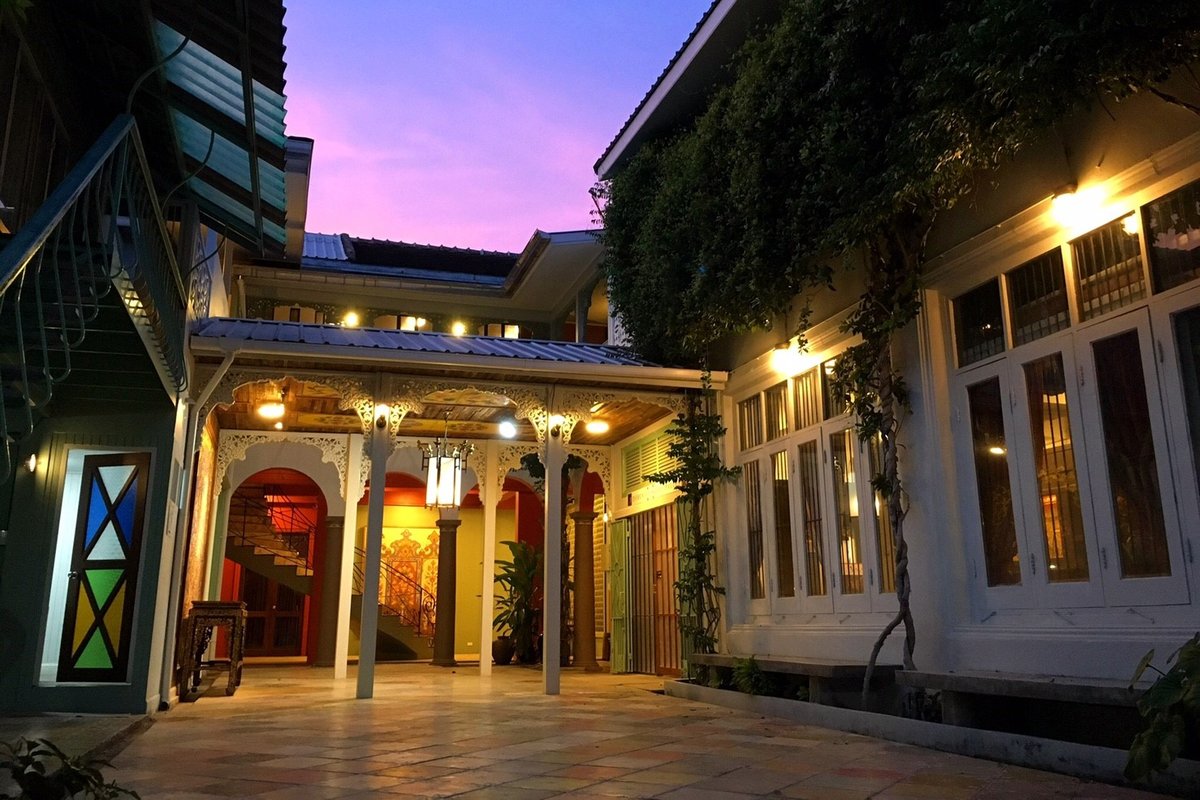 Artist House & Gallery – 5 Guest Suites for 17 pax