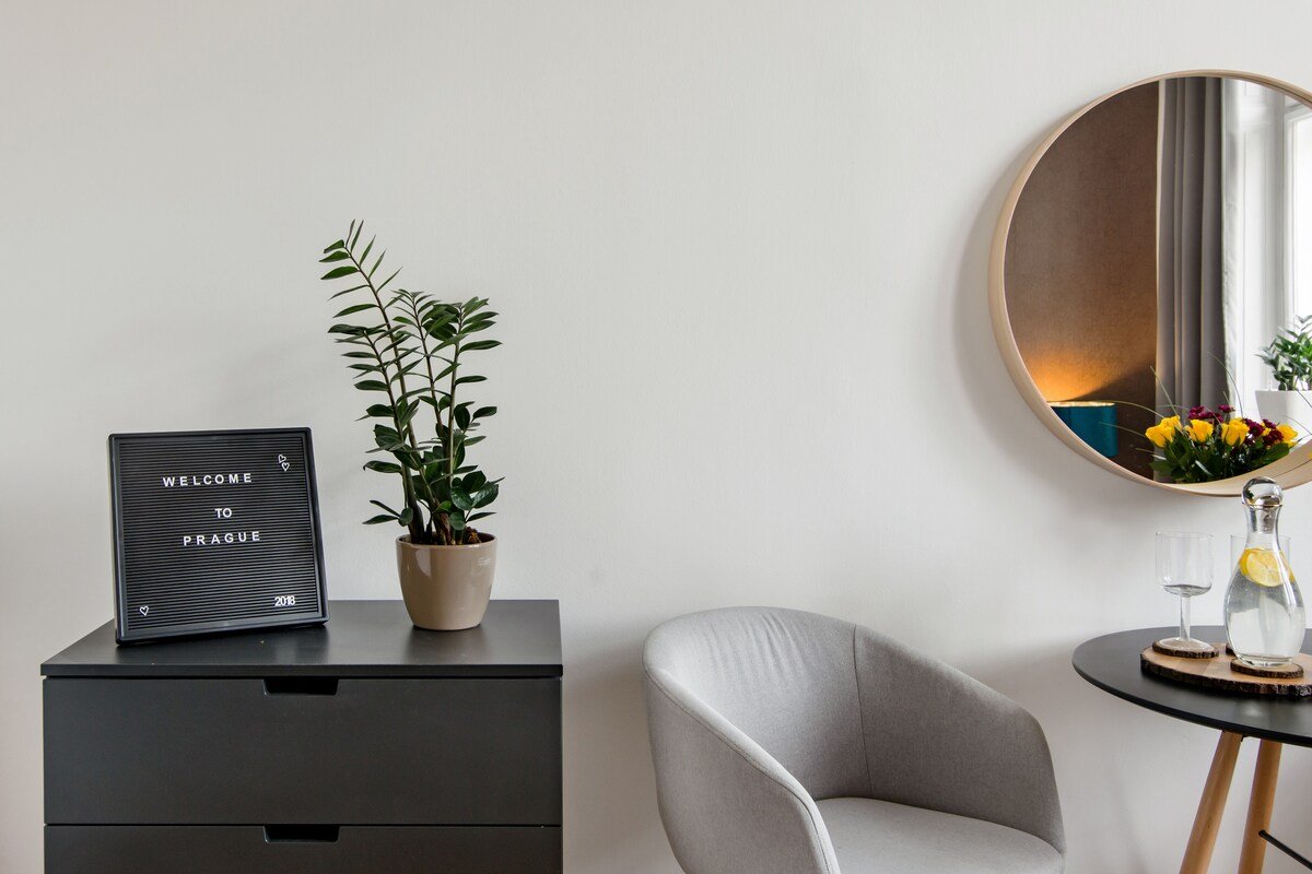 Modern Apartment Close to Charles Bridge gallery image 4