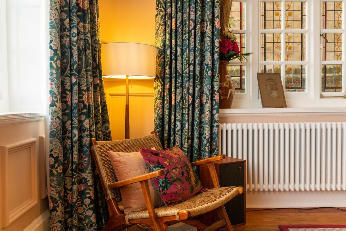 West Bay House| Opposite the beach | Sleeps 18 | gallery image 4