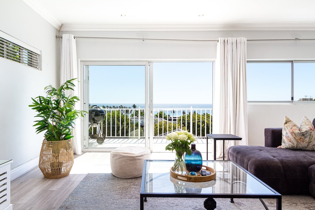 Walk to beach, 3 Bedroom villa with private pool. gallery image 2