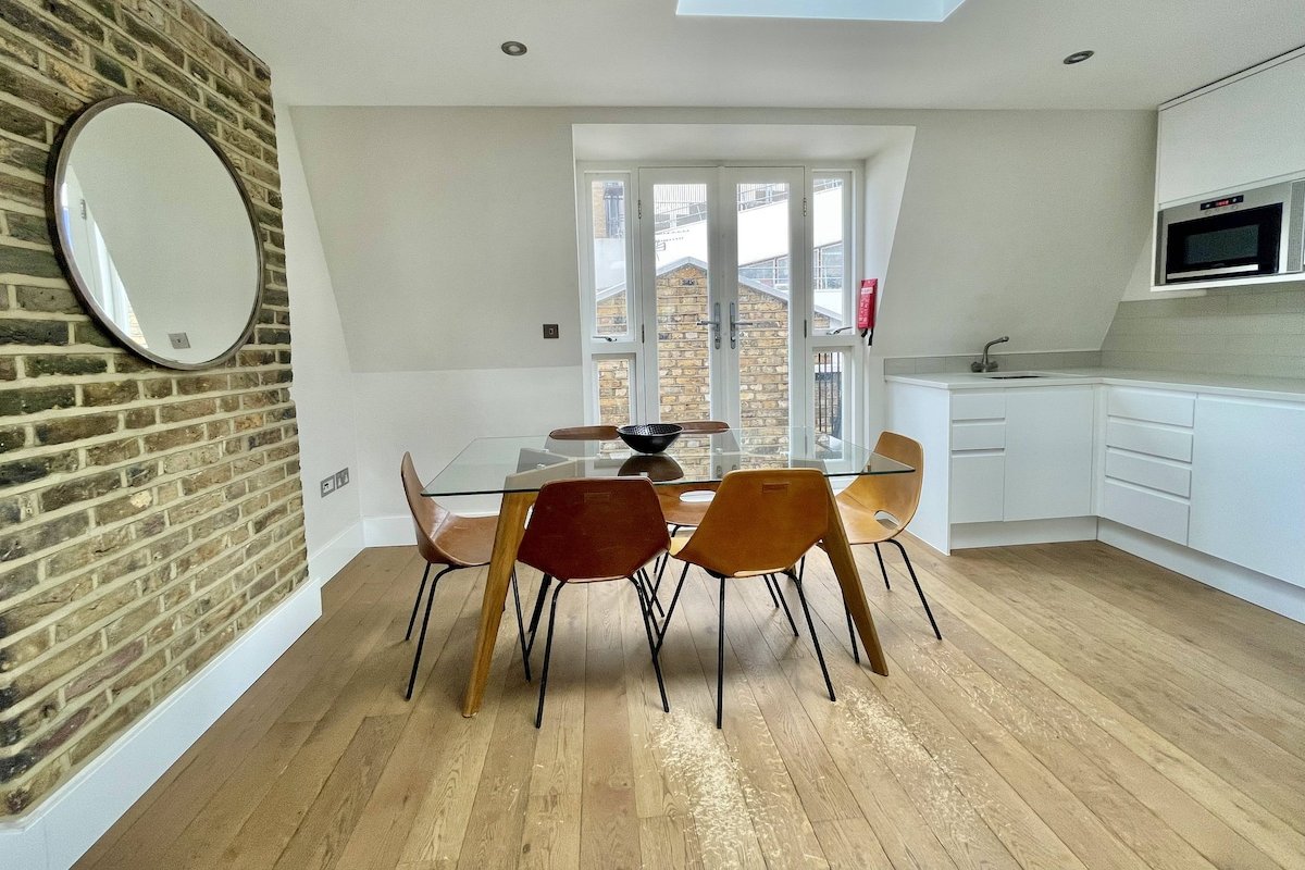Stunning 2 bed Duplex apartment in Covent Garden gallery image 5