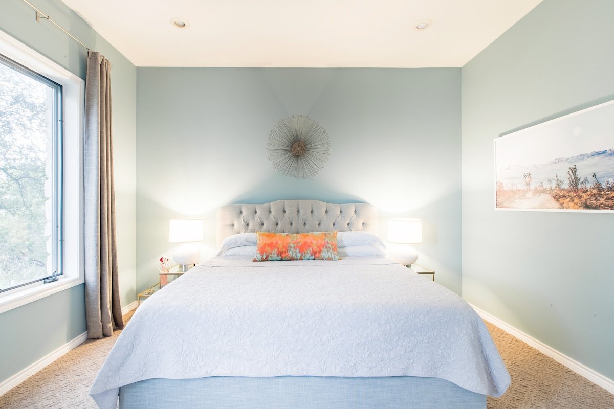 West Lake Hills Retreat Near Downtown gallery image 4