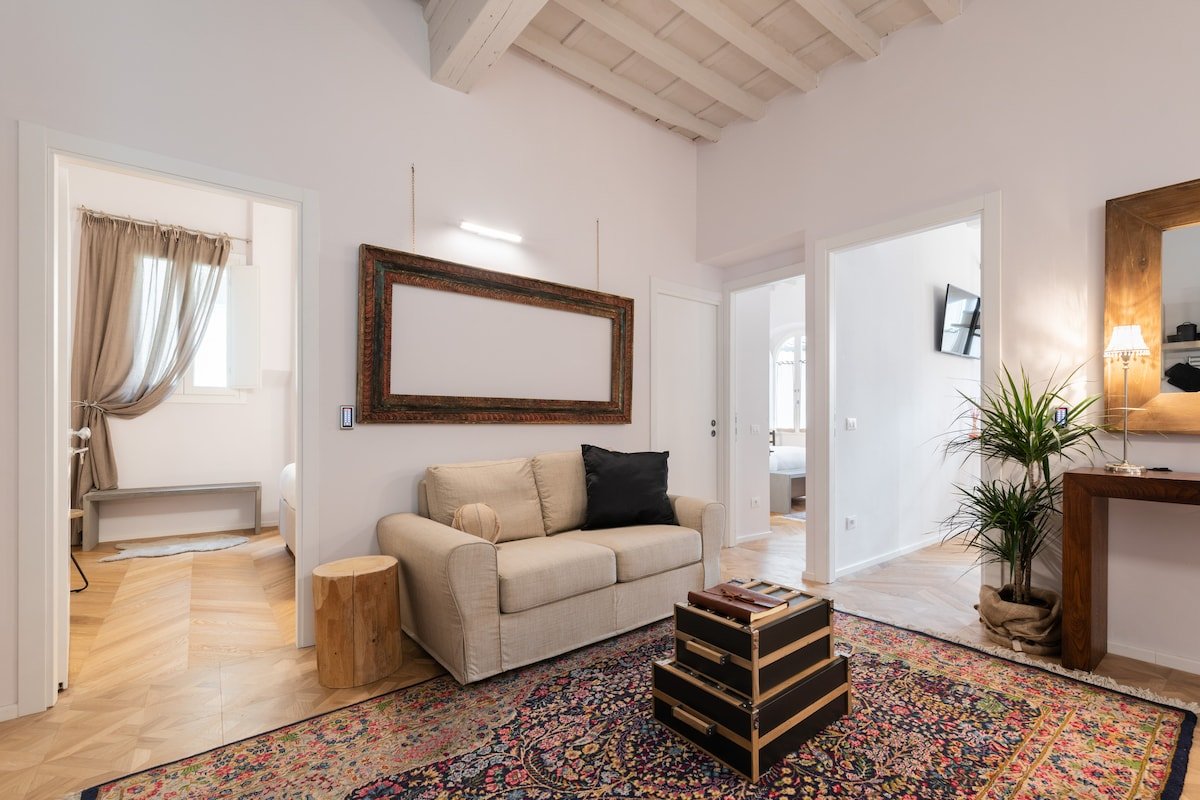 TO ENJOY AT THE CHARMING FLAT IN BORGO DEI GRECI gallery image 4