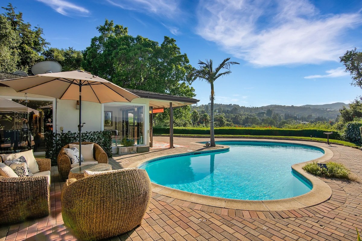 Poolside View Villa gallery image 2