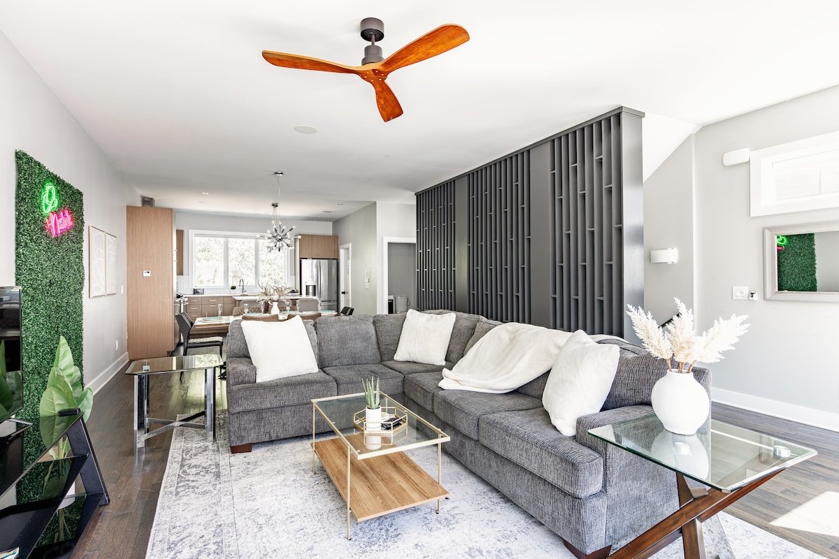 2 Downtown homes *23 beds* 6 min to Broadway gallery image 2