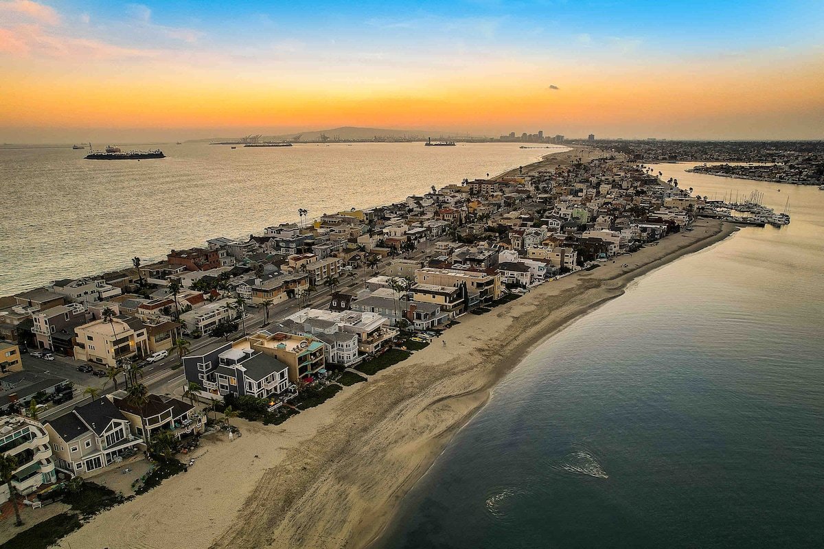 On the SAND peninsula home with hot tub & fire pit gallery image 4