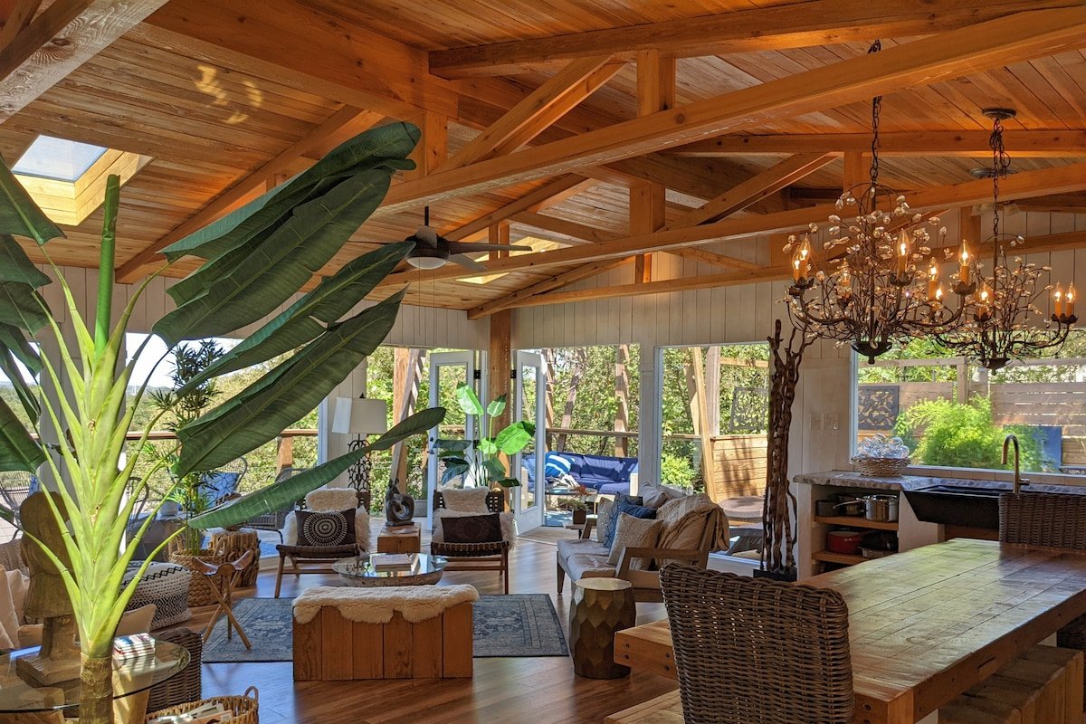 Glass Treehouse- 5 stories high w/VIEWS-POOL-LAKE gallery image 2