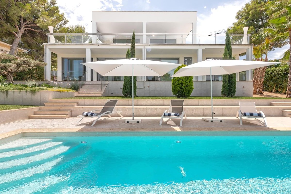 Modern exclusive Villa with Pool and Mountain View gallery image 2