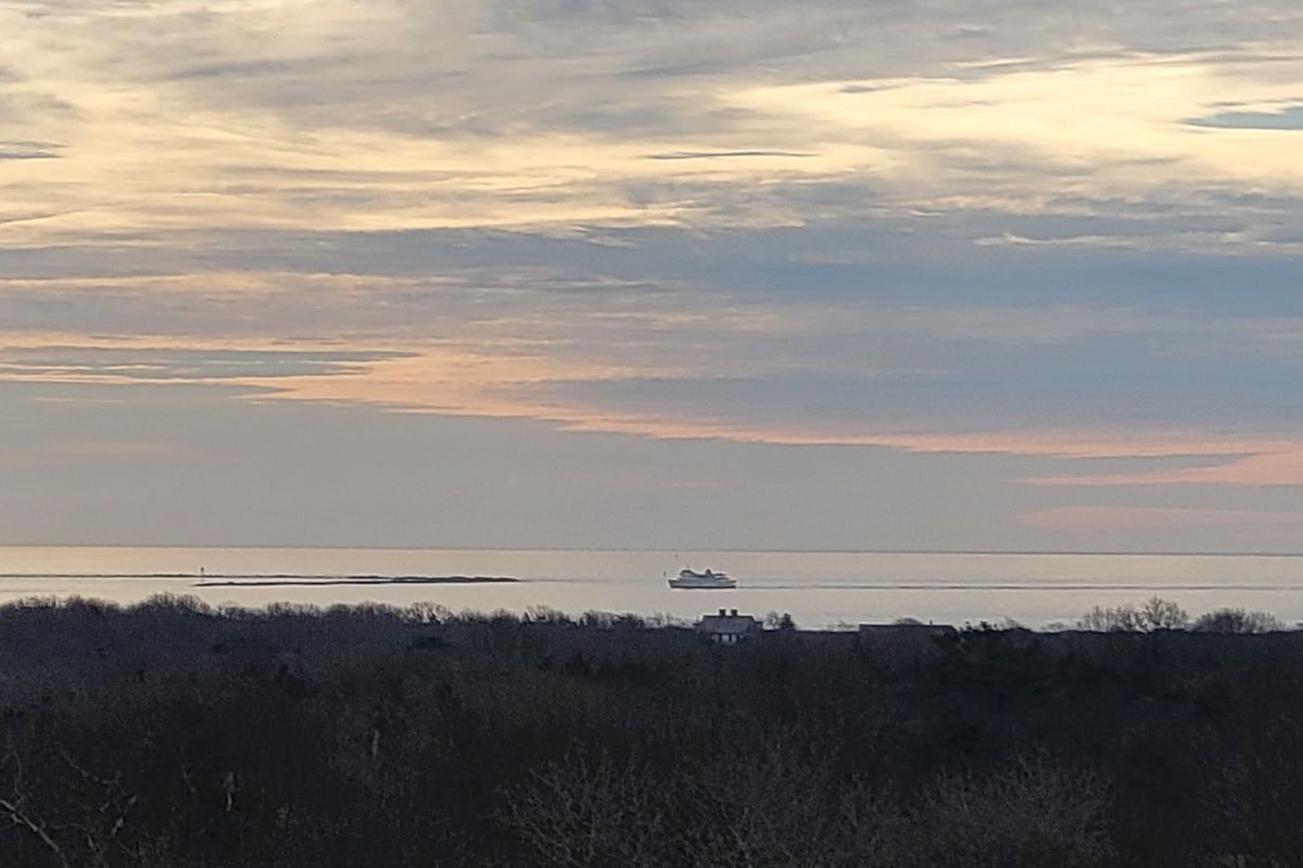 8 bedroom seacoast manor with amazing views! gallery image 5