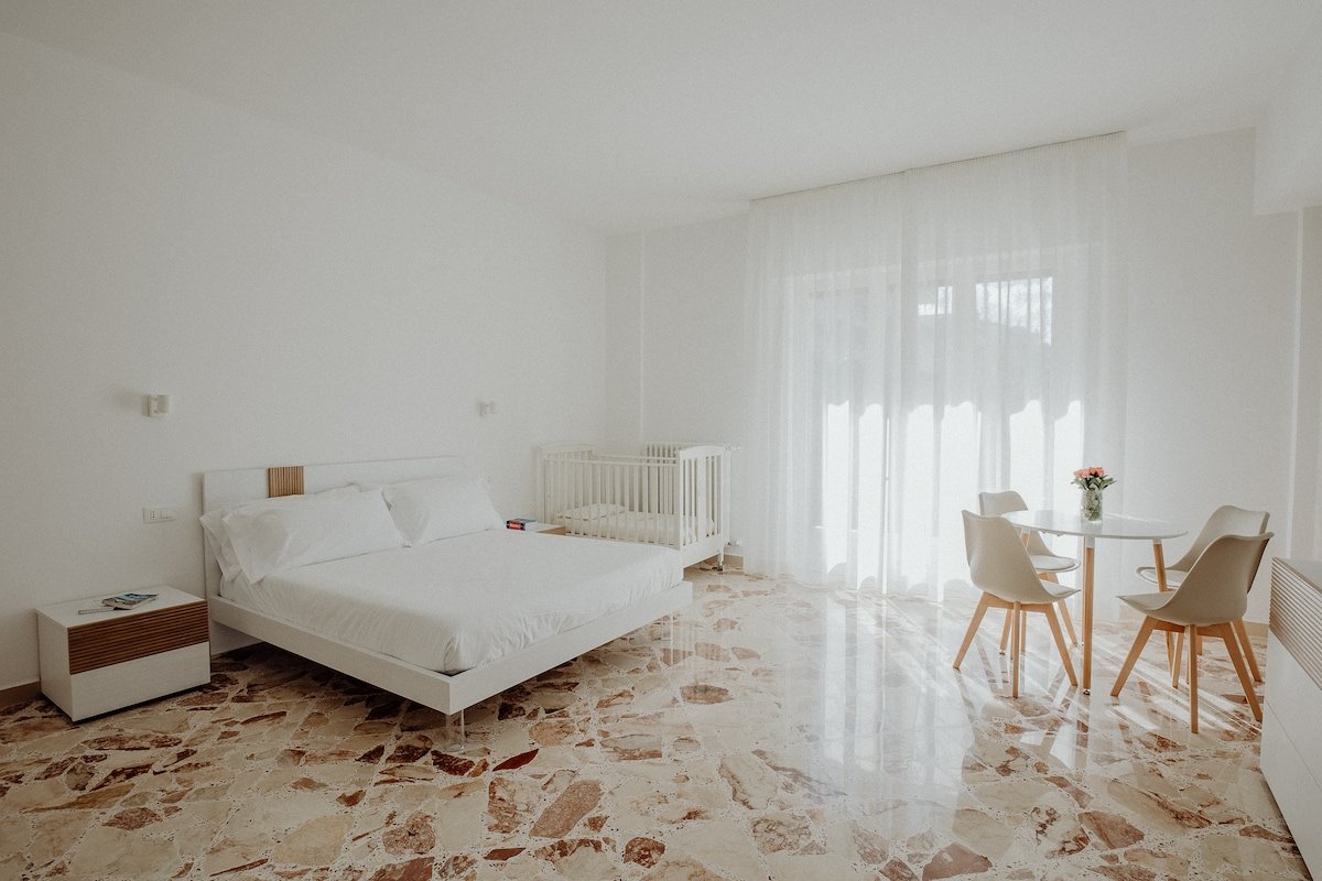 Spacious Apartment up to 10 guests gallery image 5