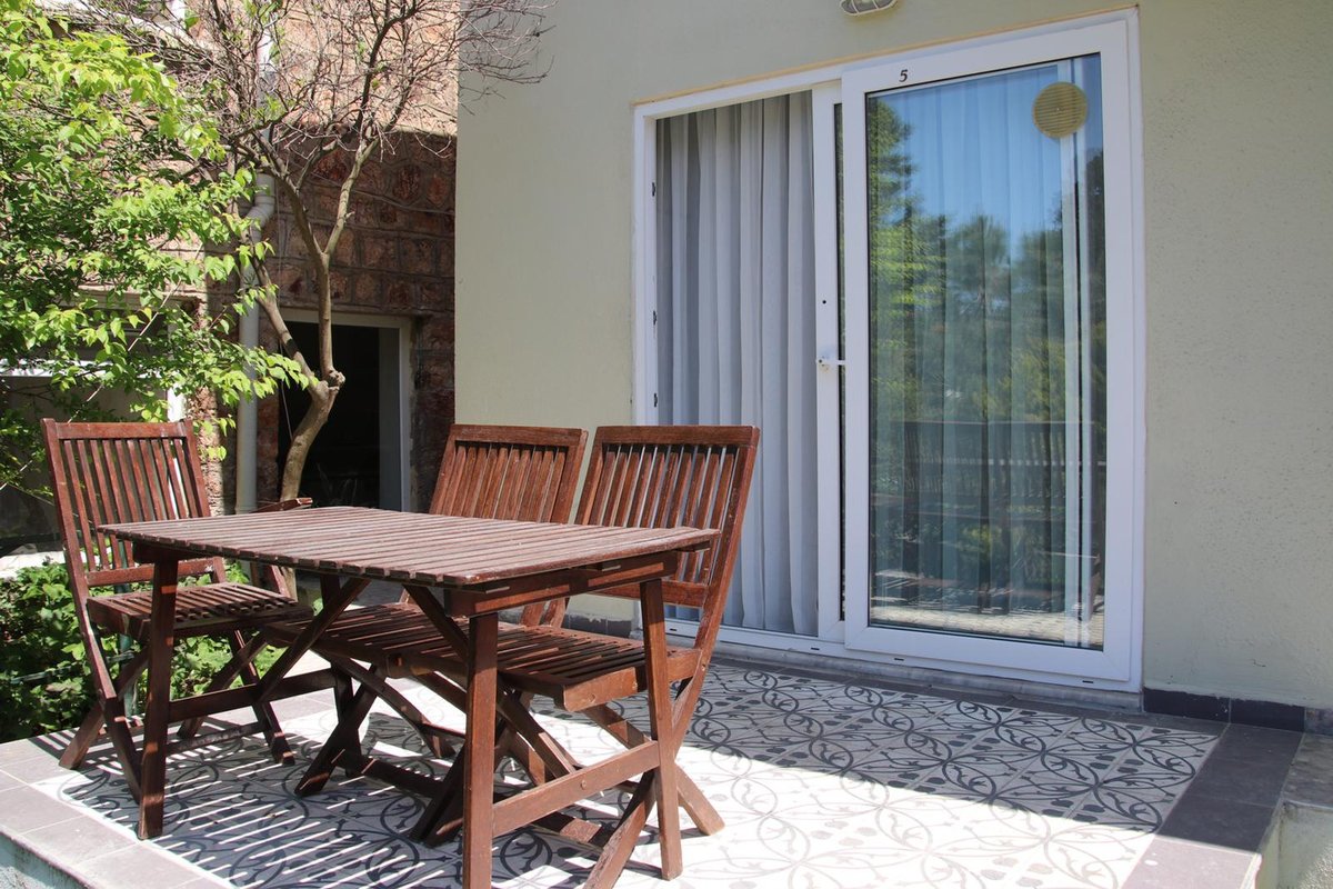 Classic Apartment (Garden View)