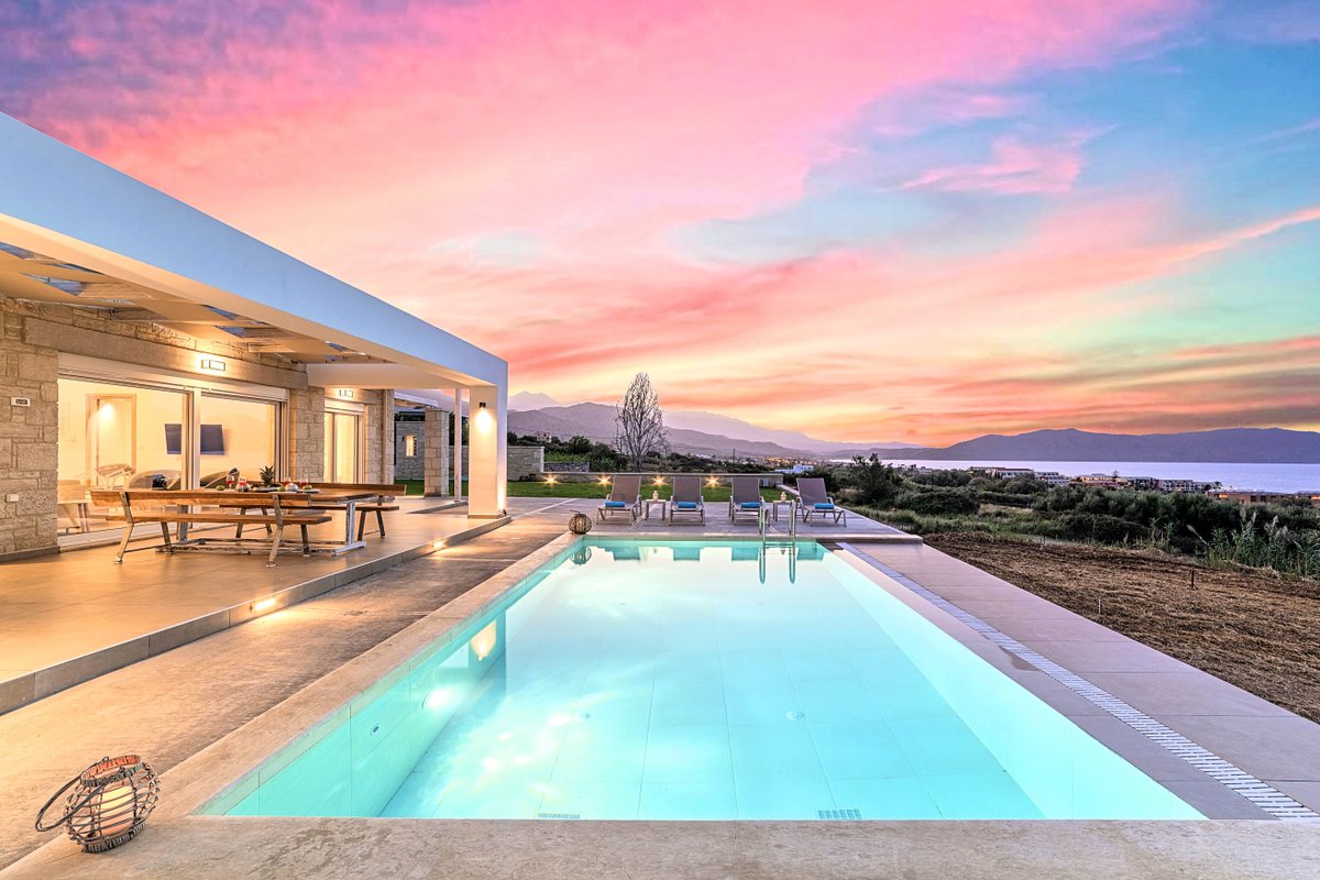 Vista Mare Maxima Heated Pool