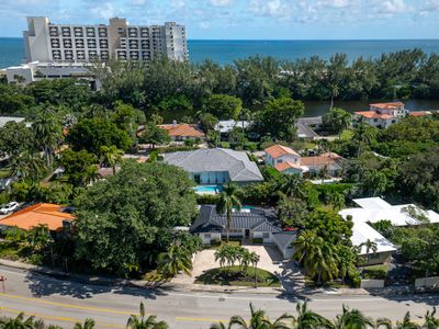 Walk to the Beach – 5 bedrooms – Heated Pool