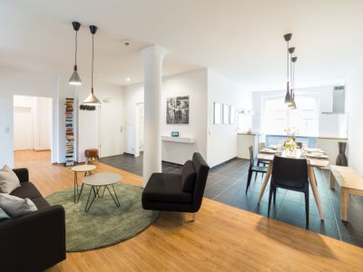 195 SQM & 5 BR // ENTIRE FLOOR: MAX 21 PERSON