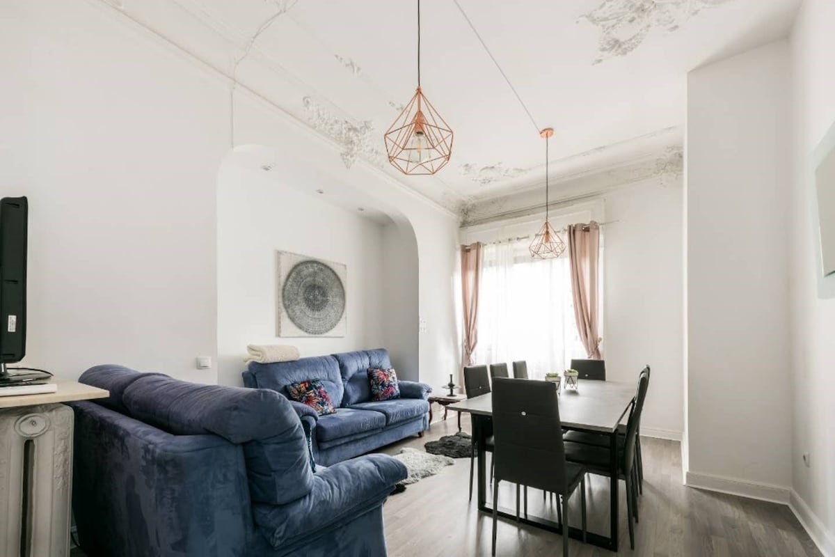 7 ROOMS / 7 BATHROOMS ON GRAN VIA STREET gallery image 3