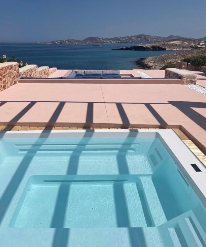 À Paros, fantastique villa les pieds dans l’eau