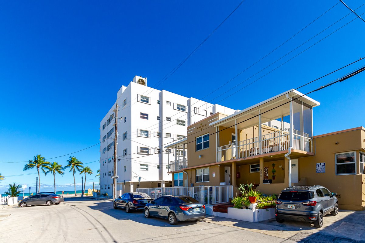 Beachfront 2 Story/3BRM/3BA/2 O. View Ter./Parking