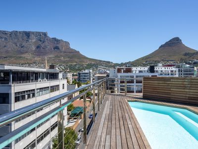 Penthouse, Heated Pool & Table Mountain View