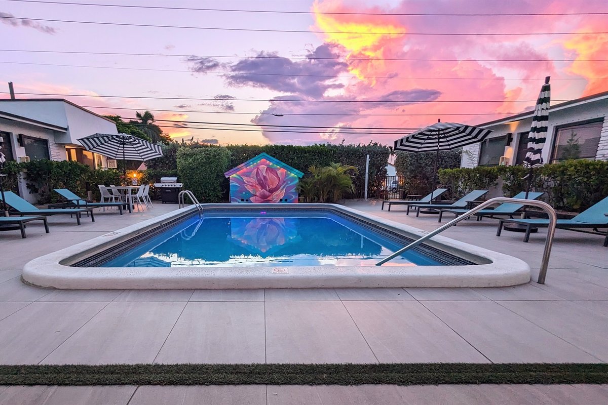 4 Apt Block for Large Groups | Sleeps 10 to 16!