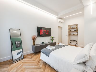 Space and Design: 3-Room Apt 1 Min from Cadorna