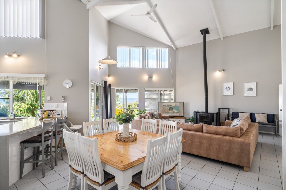 Seaview Beach House by Peppy Beach Retreats® gallery image 5