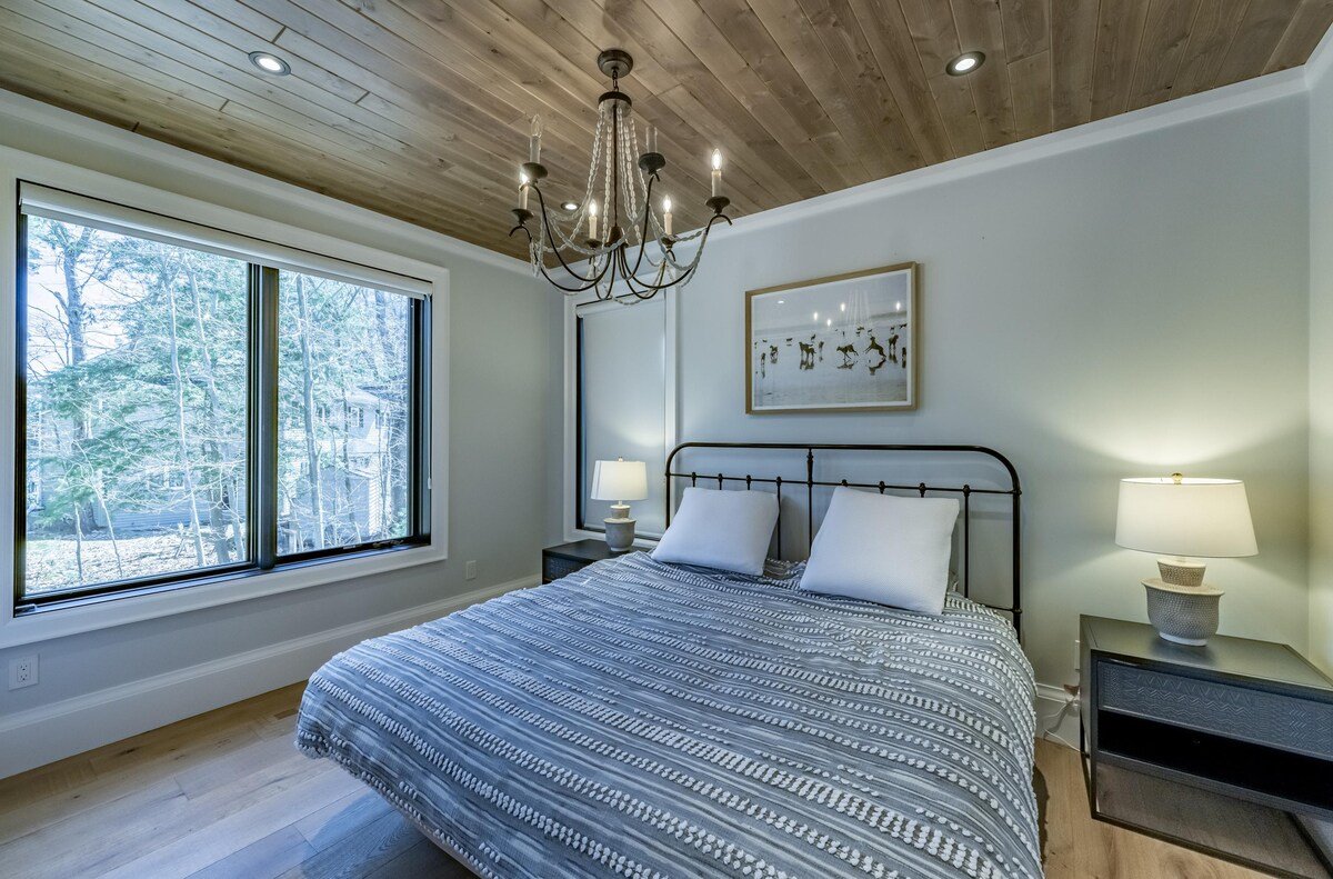 10 Bedrooms! Exquisite Waterfront on Lake Muskoka gallery image 5