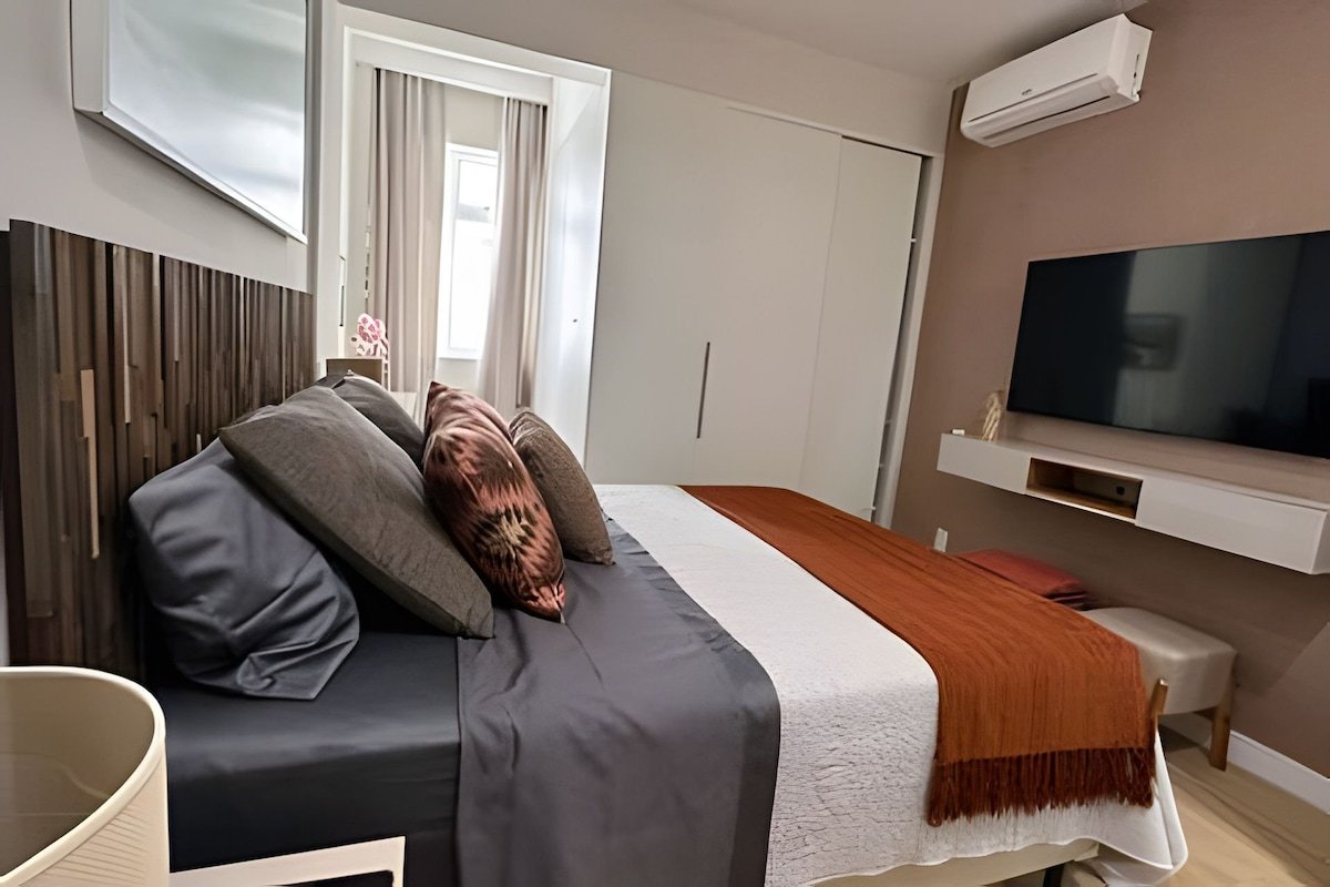 Copacabana New Stylish Apt, Beach Block, Sleeps 6 gallery image 3