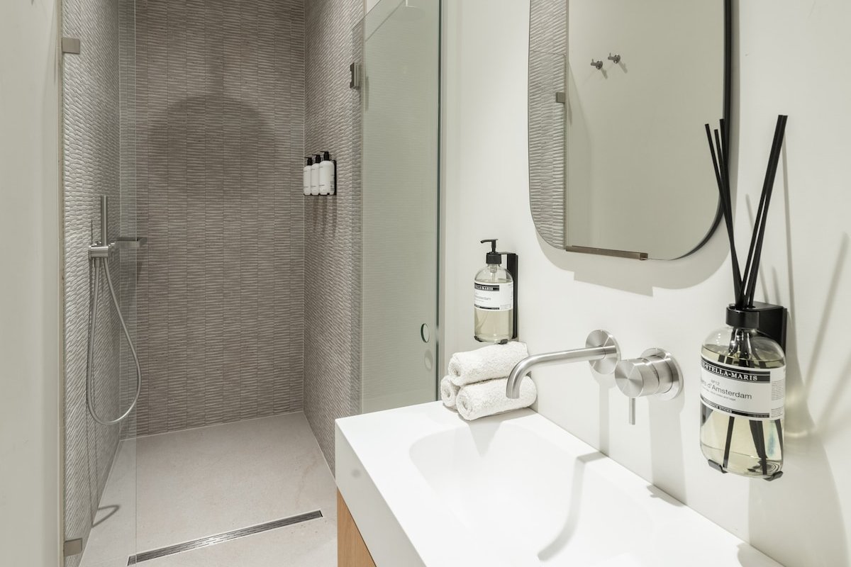 Luxurious bright 200sqm house in city centre! gallery image 5