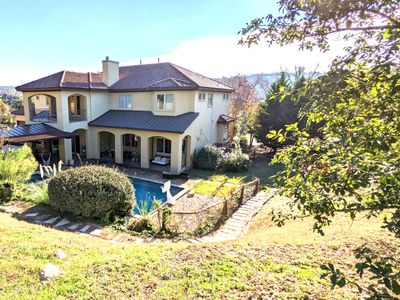 Texan Estate w/Pool Across From Lake Austin
