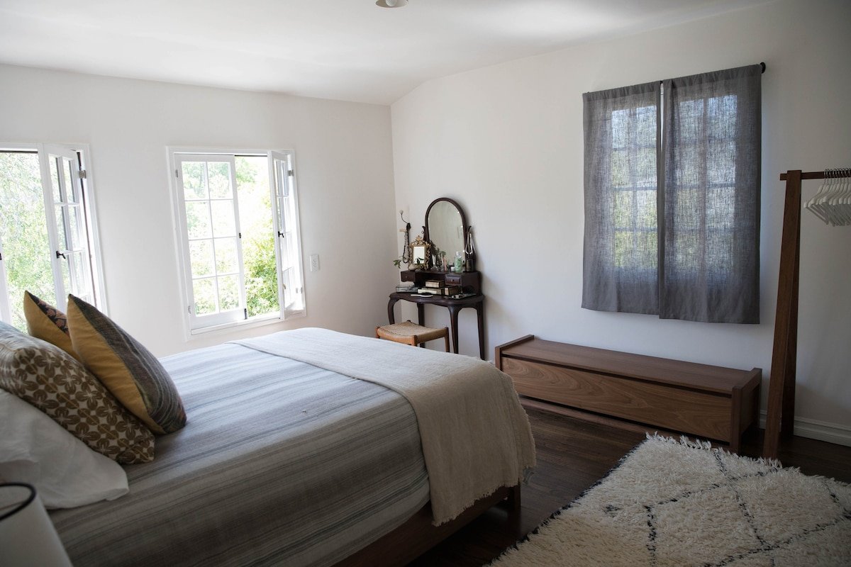 Renovated Modern Bungalow in Central Silverlake gallery image 5