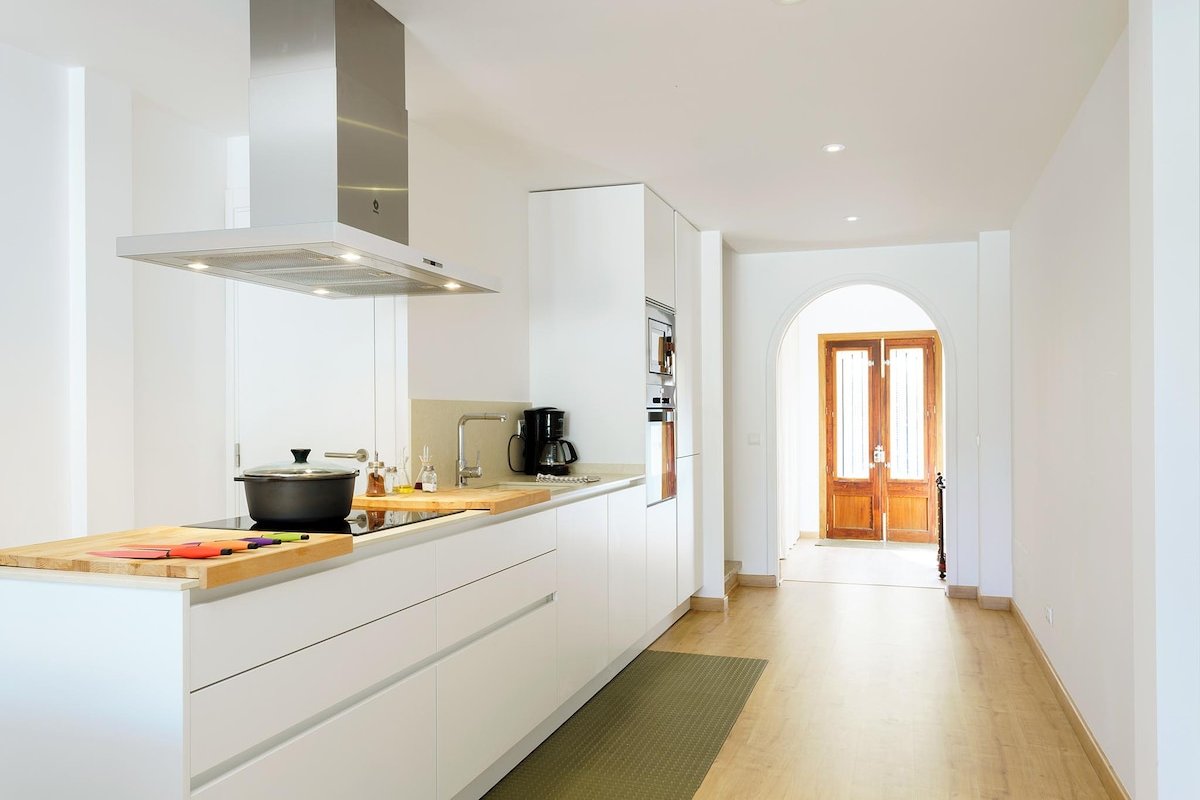 Townhouse Pollensa with pool and parking gallery image 3