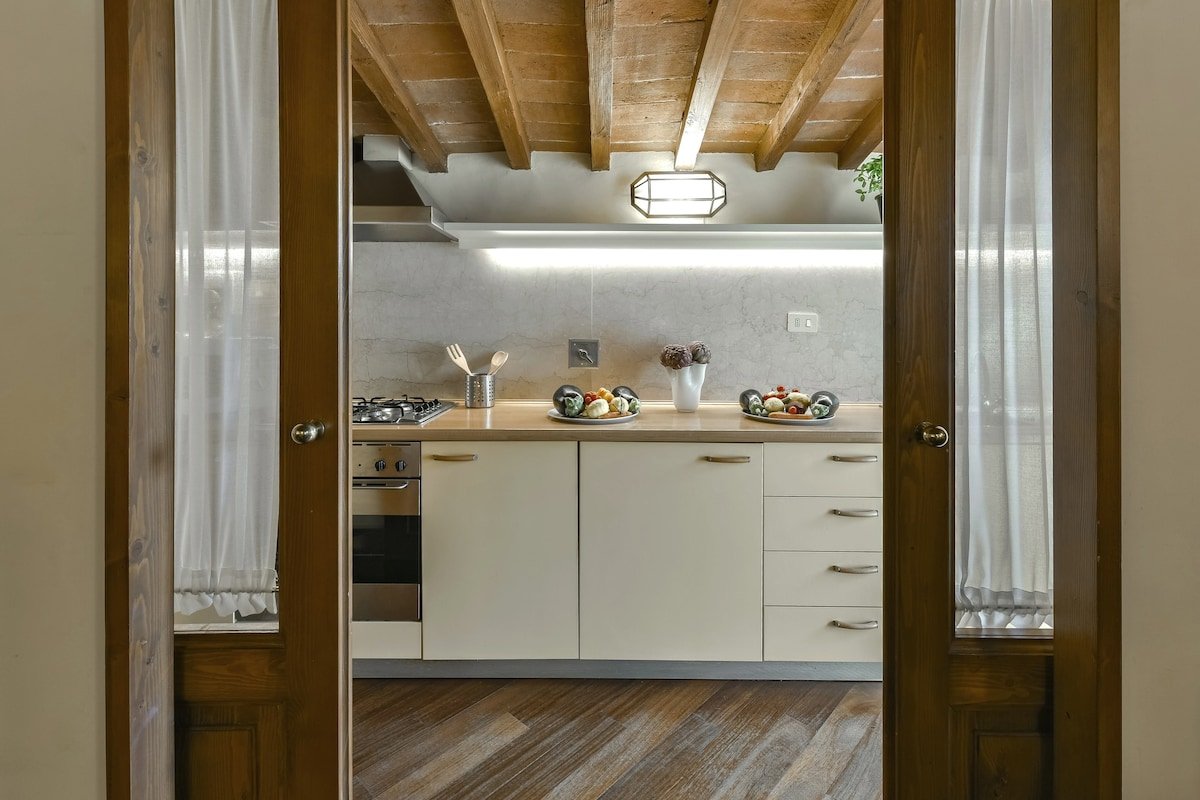 Buonarroti big apartment with terrace in Oltrarno gallery image 4